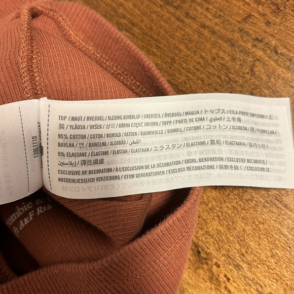 Abercrombie & Fitch cropped tank. - Picture 5 of 6